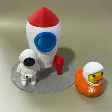 Astronauta Articulado + Foguete 3D com Partes Móveis – Diversão e Criatividade