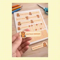 Kit com 72 Etiquetas Escolares Personalizadas com Foto ou personagem, ideal para material escolar, prova D'agua