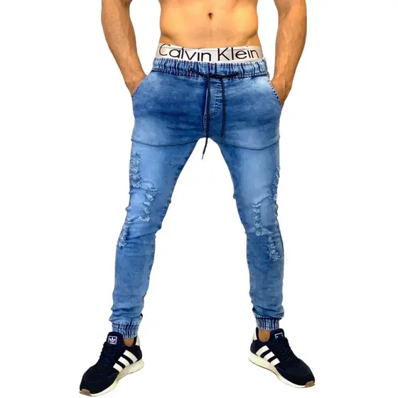 calça masculina Jeans azul médio rasgado jogger barata OFERTA