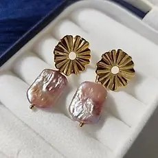 Brinco Feminino com Pingente de Pérola Natural de Água Doce Aço Inoxidável Banhado a Ouro