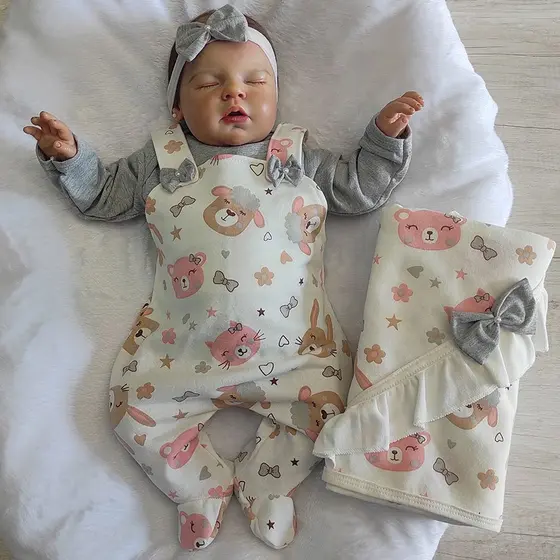 Saída de Maternidade Para Bebê Menina Modelo Jardineira com Body Manga Longa Ursinha Juju Mescla