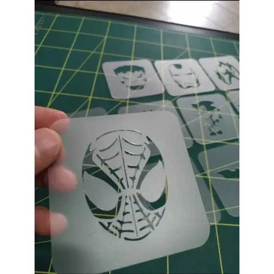Kit 10 Stencils Pequenos Tema Infantil Super-Heróis pintura corporal e facial