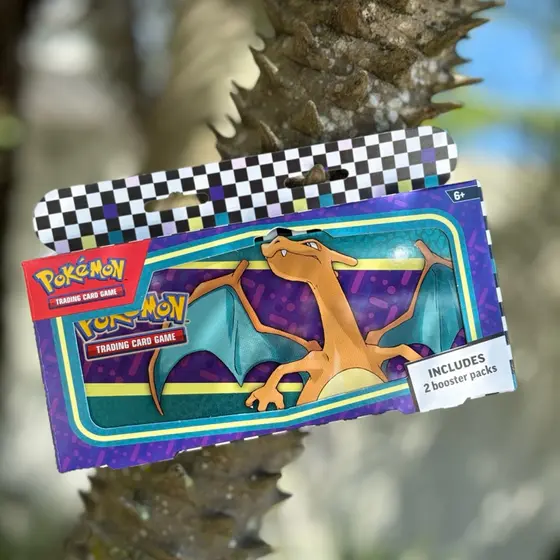 Estojo Pokémon TCG Back to School Charizard + 2 Boosters Originais Inglês