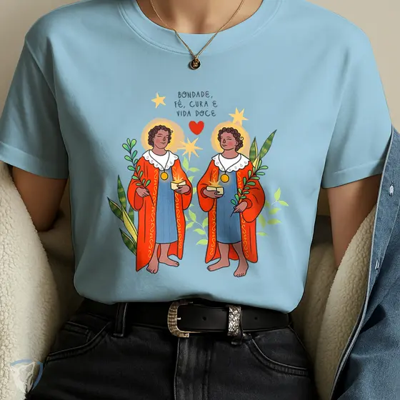Camiseta Estampada Santos Cosme e Damião | Arte Religiosa e Devoção