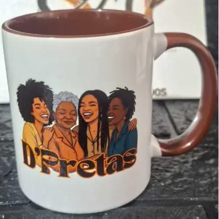 Caneca Exclusiva Coletivo D'Pretas | Cerâmica Personalizada 325 ml