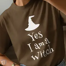Camiseta Estilo Bruxa | Chapéu e Frase Estampada em Inglês