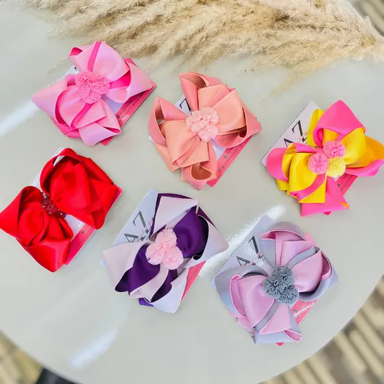 Laço infantil no bico de pato bordado /Laço dourado /Laço cinza e rosa /Laço roxo / Laço vermelho /Laço Rose