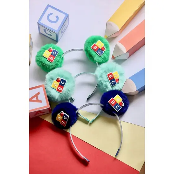 Arco infantil/ Tiaras infantil  / Tiara de pom pom  / Tiara pelinho  / Diadema / Tiara 2 pom pom / / Tiara escolar ABC