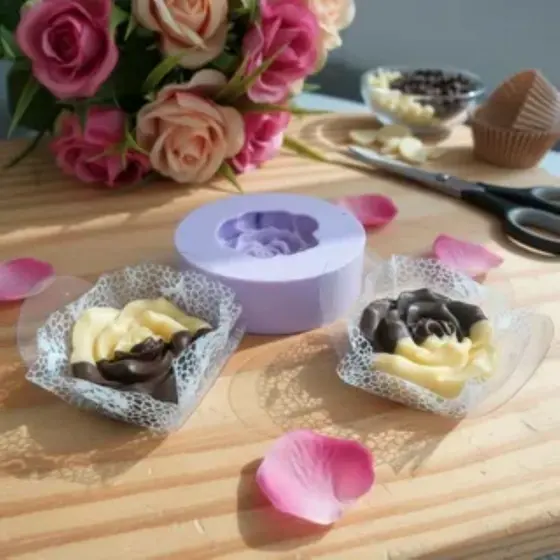 Molde silicone rosa brigadeiro