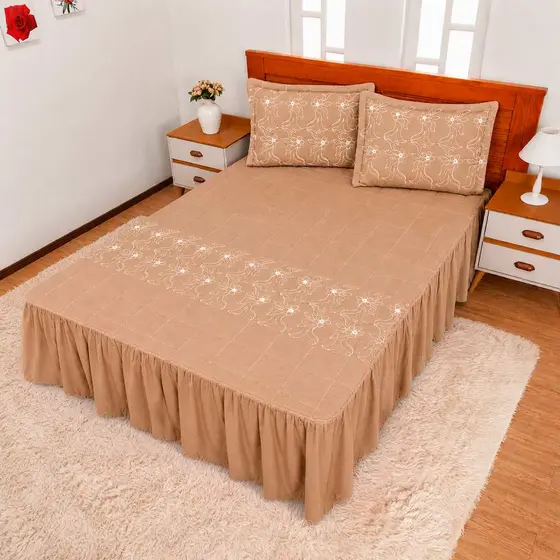 Kit Colcha Casal 03 Peças Bordada Matelassê com Babado Tecido Premium Elegante e Confortável