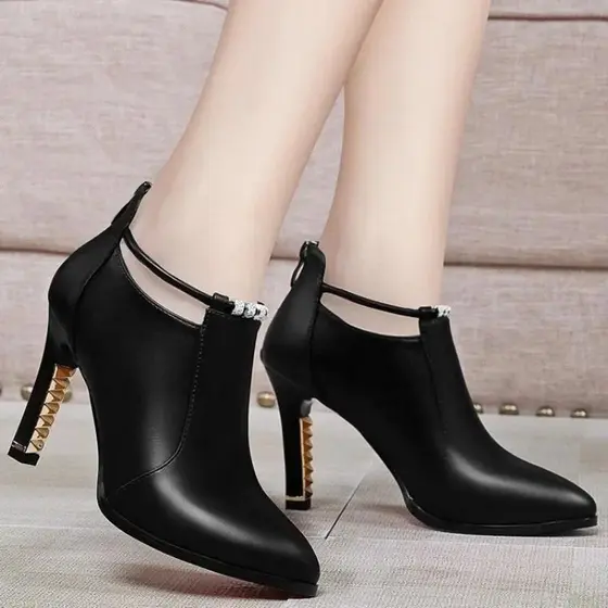 2026 Botas Femininas De Grande Qualidade , Salto Alto , Bico Fino , Sapatos Vermelhos Modernas Para Mulheres