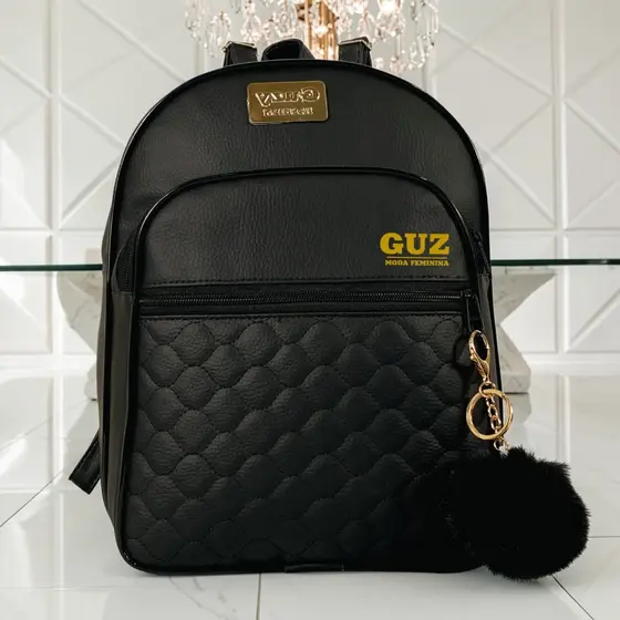 Mochila Feminina Elegante 3 Zíperes - Mochila Matelassê com Pompom - Bolsa Luxo para Trabalho e Faculdade