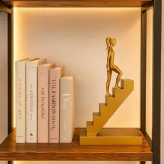 Escultura Abstrata Decorativa Feminina com Base Escada Para O Sucesso