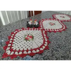 Trilho de mesa folha/caminho de mesa em crochê medida 1,40x0,40cm