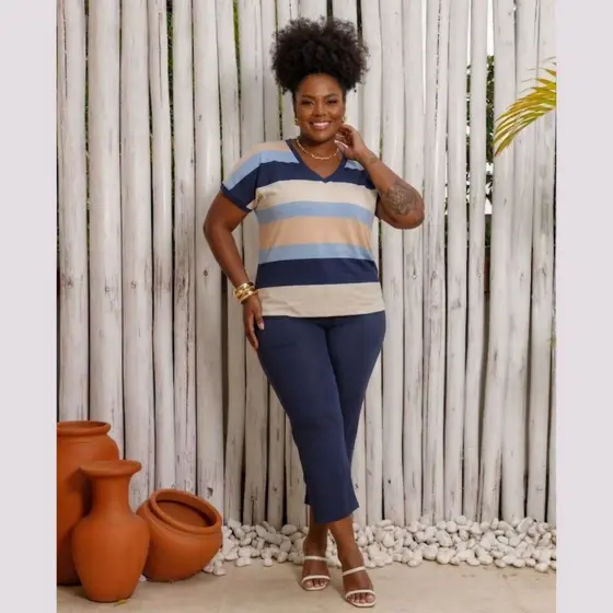 Conjunto Verão Blusa Listrada Manga Curta e Calça Capri Plus Size