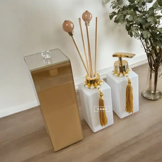 Kit Lavabo Banheiro Luxo Dourado Porta Escova Com Tampa Vidro Saboneteira Branco Brilho Aromatizador Dourado