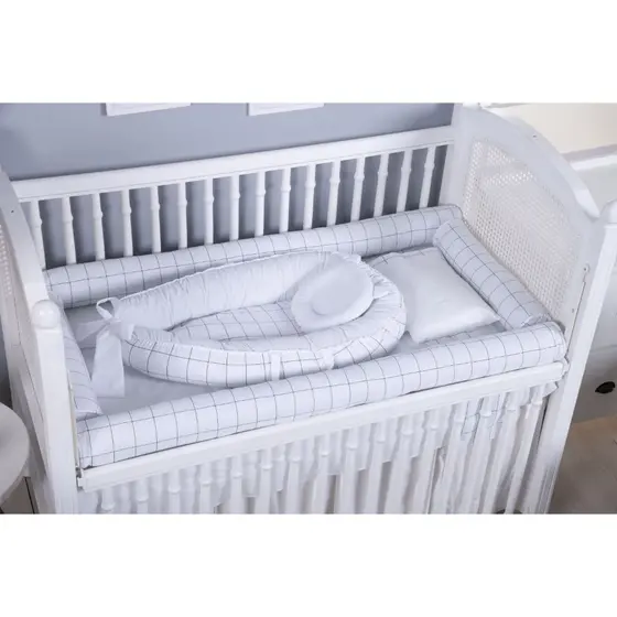 Kit Rolinho 4 peças Protetor De Berço Enxoval De Bebê Estampado 100% Algodão Xadrez Branco