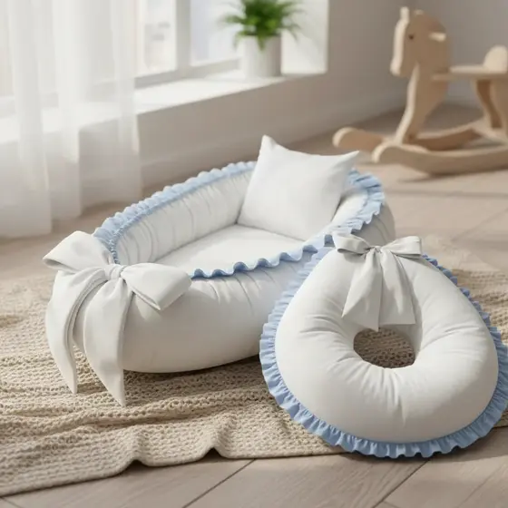 Kit Ninho Redutor + Amamentação 100%  Algodão Branco com babado Azul