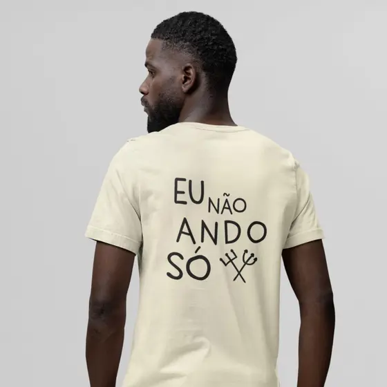 Camiseta Eu Não Ando Só 100% Algodão Premium Umbanda Candomblé Lançamento Axé Envio Imediato