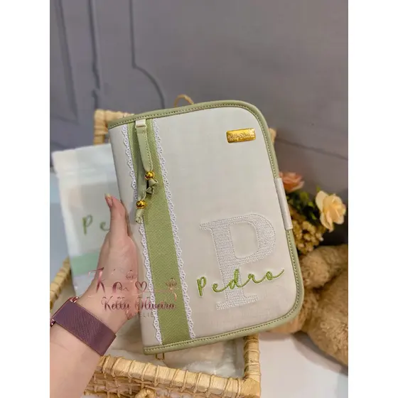 Capa para carteira de vacinação/ porta documentos personalizado.
