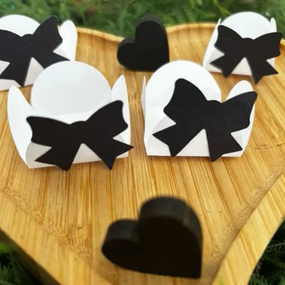 50 Forminhas de Festa Laço Preto