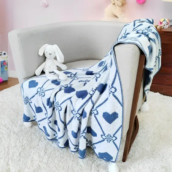 Manta Infantil Menino e Menina de Tricô padrão Coração Dupla Face , Azul e Branco , Quarto Sala Poltrona Sofá Tricot