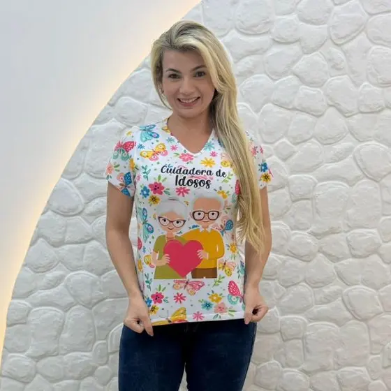 BLUSA FEMININA CUIDADORA DE IDOSOS ESTAMPADA GOLA V UNIFORME PROFISSIONAL CAMISETA T-SHIRT PERSONALIZADA
