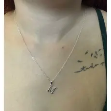 Corrente com a inicial do nome M feminino aço inoxidável antialérgico