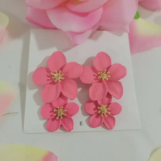 Brincos femininos Flores Rosa com Dourado Presente dia das mães