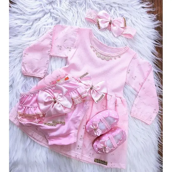 vestido para bebê com laço sapatinho e calcinha tapa fralda 4 peças.