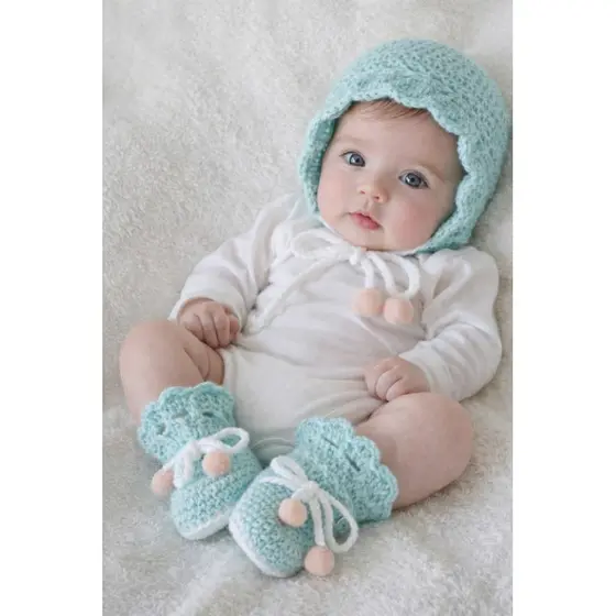 Sapatinhos para bebê em crochê, touca estilo capuz , peças em crochê,kit com sapatinhos, menina e menino  Recém nascido.