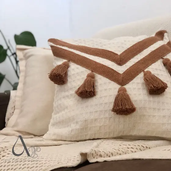Capa de Almofada Fita Com Pompom Doha Chic