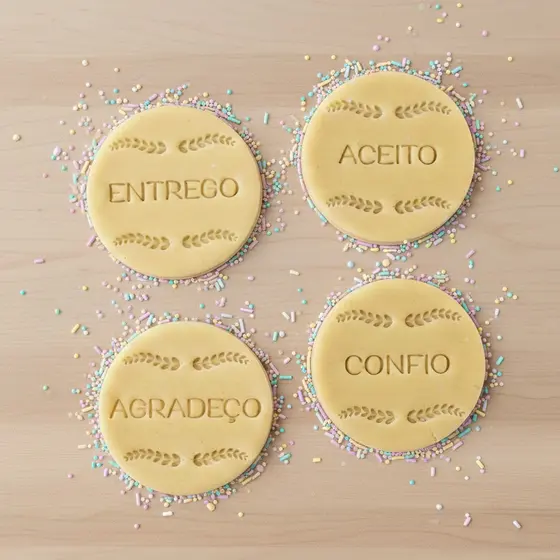 Mantra Entrego Agradeço Aceito Confio Kit 4 Cortadores Biscoito Pasta Americana Confeitaria Zen Presente Lembrancinha