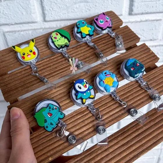 Porta crachá retrátil roller clip Pokemon pikachu Animais porta cartão animais