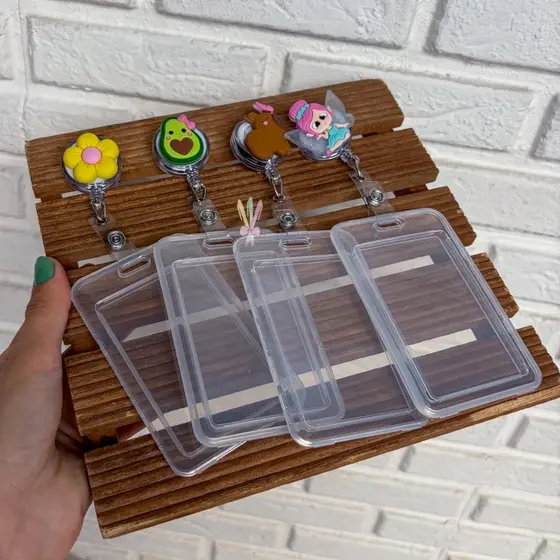 Porta crachá com roller clip photocard decorado porta cartão retrátil nutrição enfermagem personagem