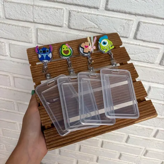 Porta cartão personagens photocard cracha id com roller clip decorado