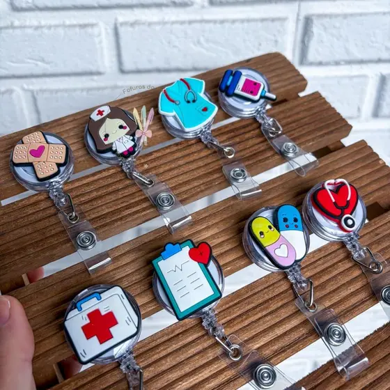Porta crachá retrátil roller clip enfermagem e saúde porta cartão hospital
