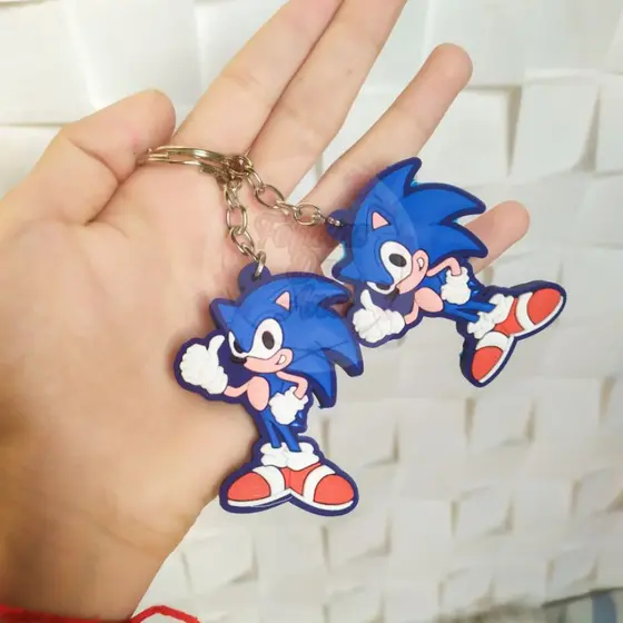 Chaveiro Decorado Sonic, feito em plástico flexível e argolinha em metal