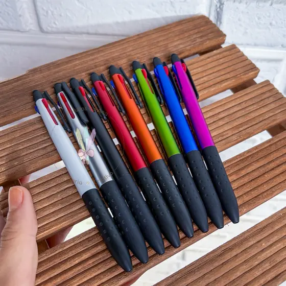 Caneta Clássica três cores e touch screen, Emborrachada básica escreve e desenha  no Celular