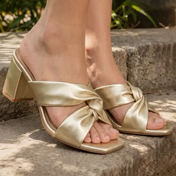 Tamanco Feminino salto Médio Confortável detalhe transpassado X- SALTO BLOCO DOURADO