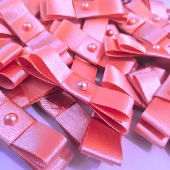 100 Laço de Cetim Duplo Com Pérola de 7cm p/ Decoração Lembrancinhas Presente Aniversário Casamento