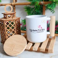 Caneca com alça e tampa de bambu
