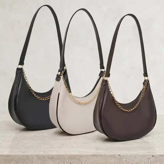 Bolsa feminina meia lua de ombro media minimalista moderna e elegante corrente dourada para o dia a dia
