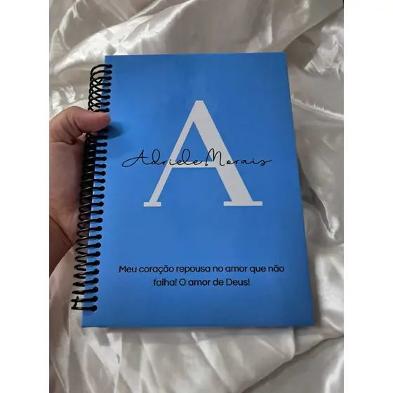 Caderno Feminino Personalizado 14x20cm | Moderna, Colorida, com Inicial e Nome na Capa