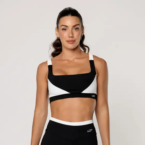 Top Academia Feminino Preto com Recorte Off White Alça Larga Feminino Elevate