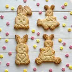 Carrinho Coelho Cenoura Kit 4 Cortadores Biscoito Páscoa Coelhinhos para Pasta Americana Confeitaria Criativa Decoração