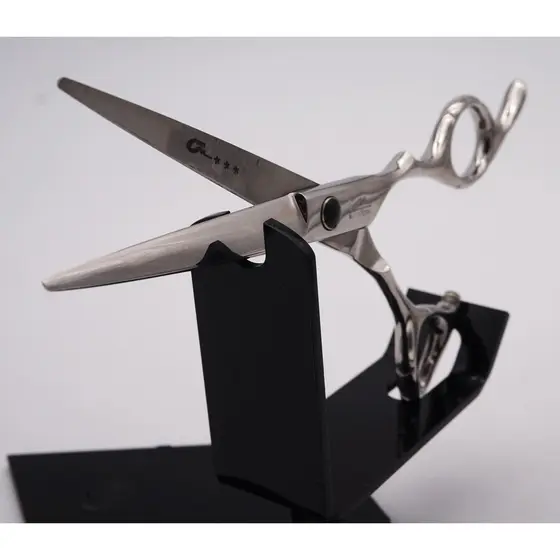 Tesoura Profissional  Clássica Original UMI linha 32 Prateada Para Corte de Cabelo Barbeiro