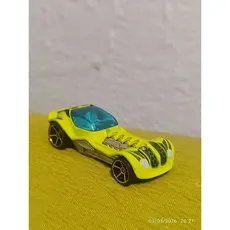 miniatura é um Hot Wheels - Dieselboy, especificamente da coleção Thrill Racers