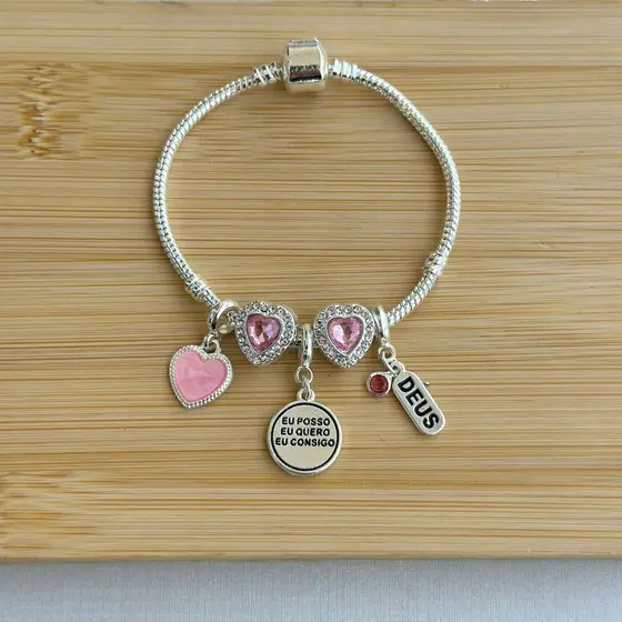 Pulseira com 5 berloques: “Eu quero, eu posso, eu consigo”, separador rosa, “Deus” e coração rosa-  banhado a prata, com