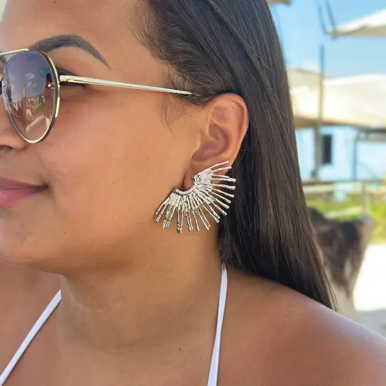 Brinco orgânico estiloso moda - banhado a prata